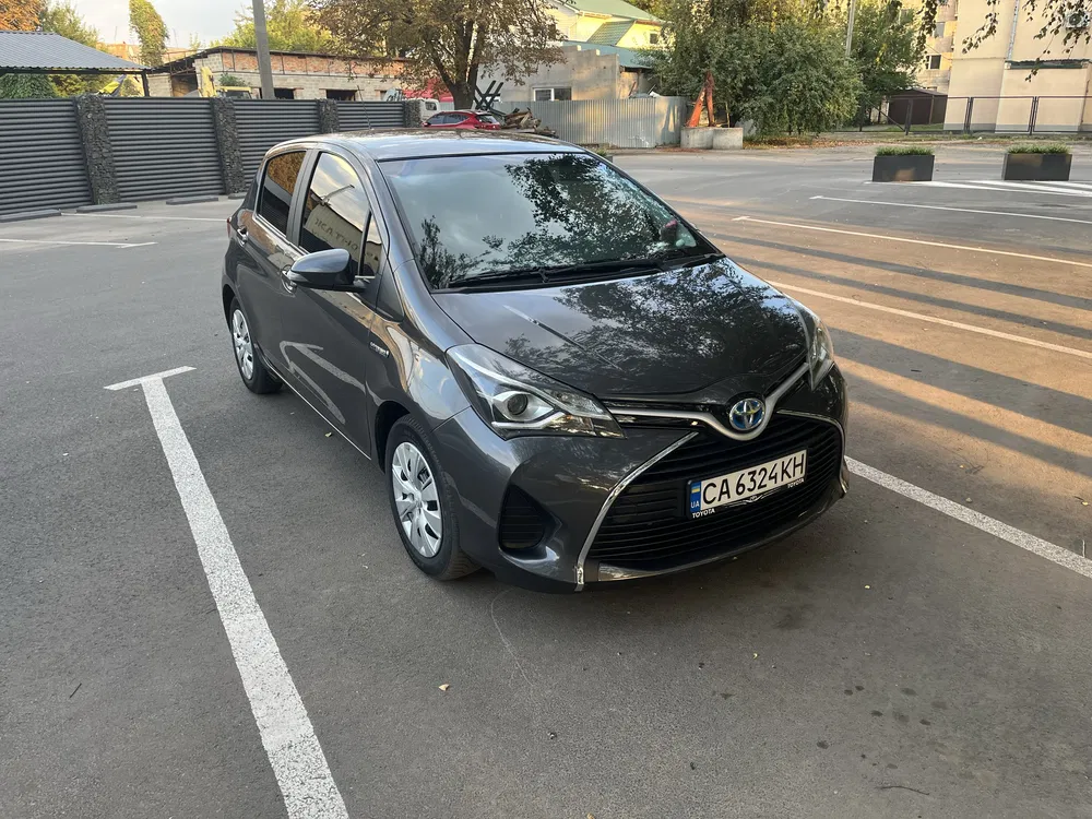 Фото 2015 Toyota Yaris