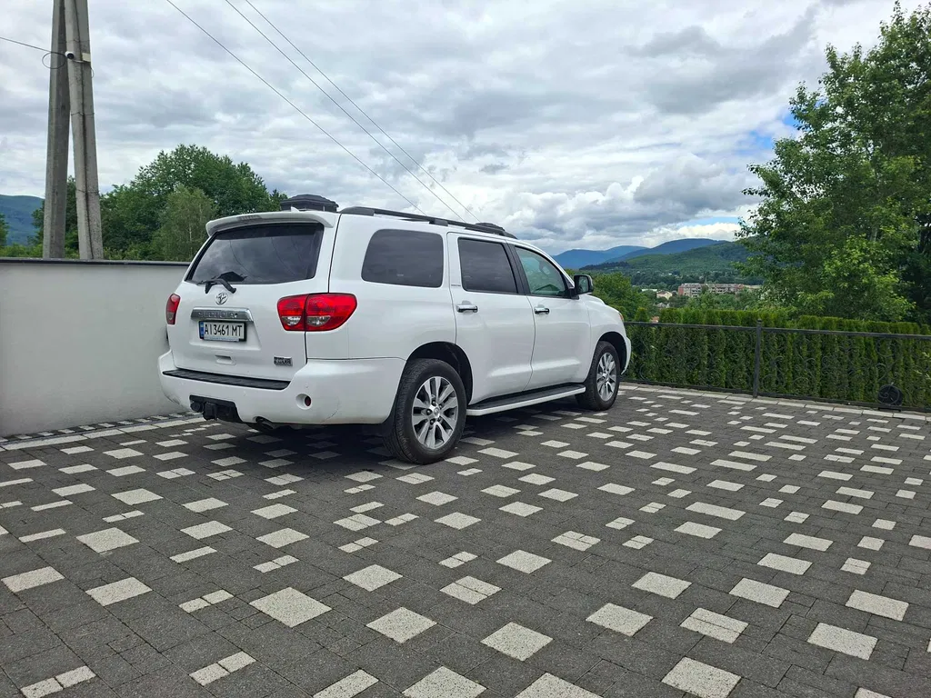 Фото 2017 Toyota Sequoia