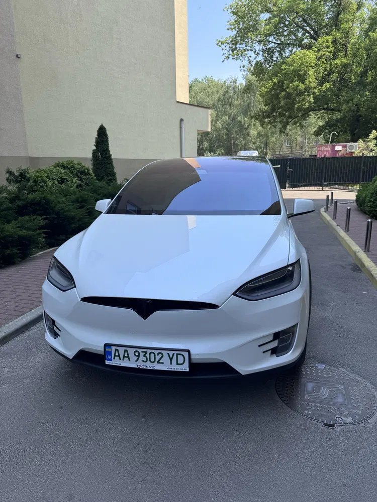 Фото 2020 Tesla Model X