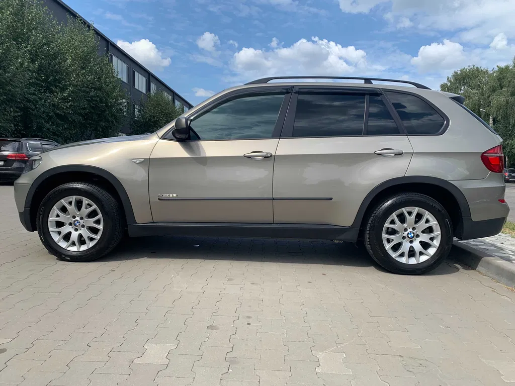 Фото 2011 BMW X5