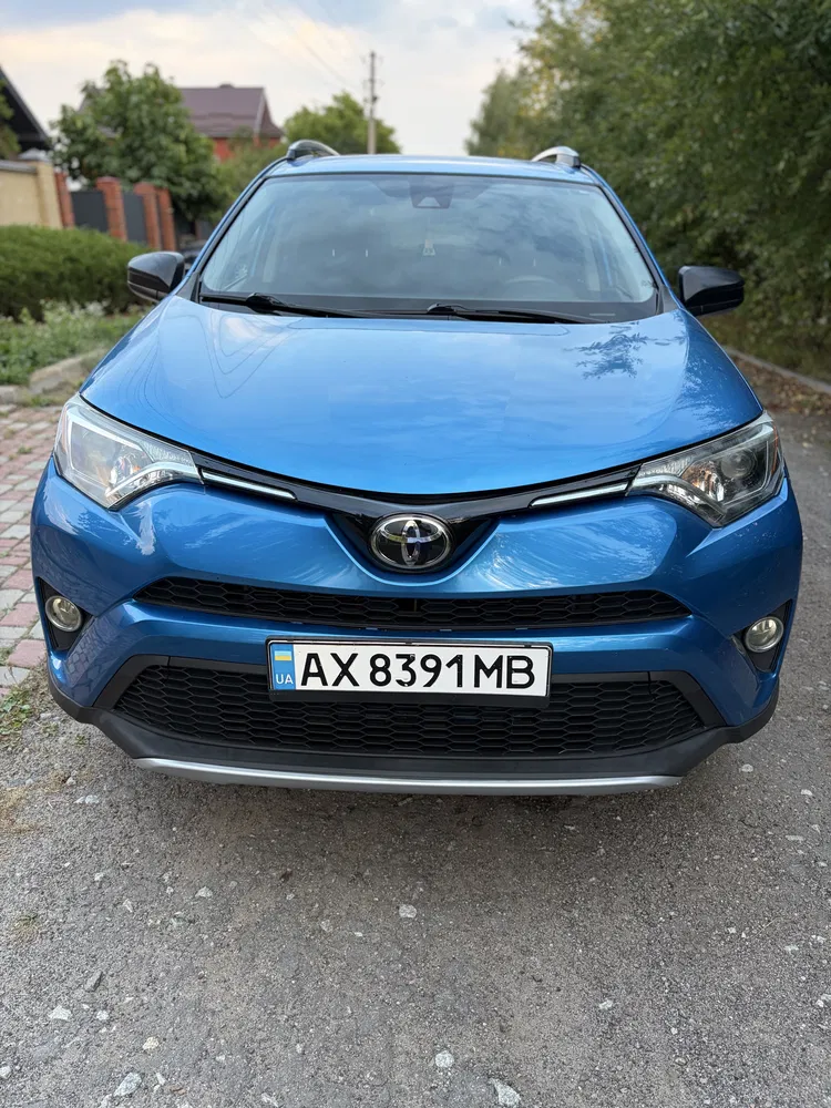 Фото 2017 Toyota RAV 4