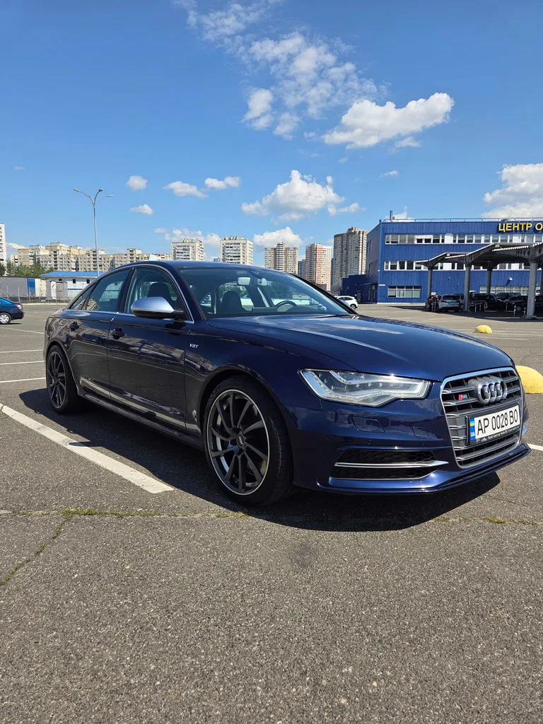 Фото 2012 Audi S6