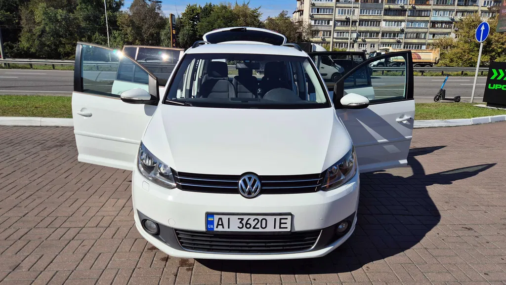 Фото 2015 Volkswagen Touran