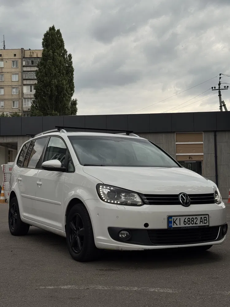 Фото 2012 Volkswagen Touran