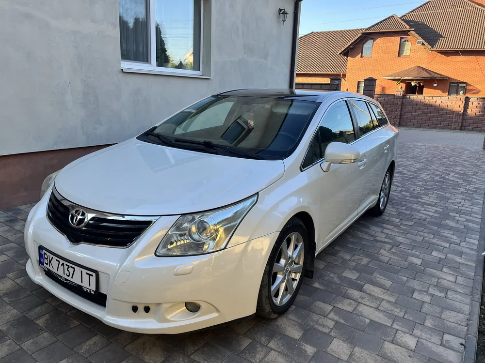 Фото 2010 Toyota Avensis