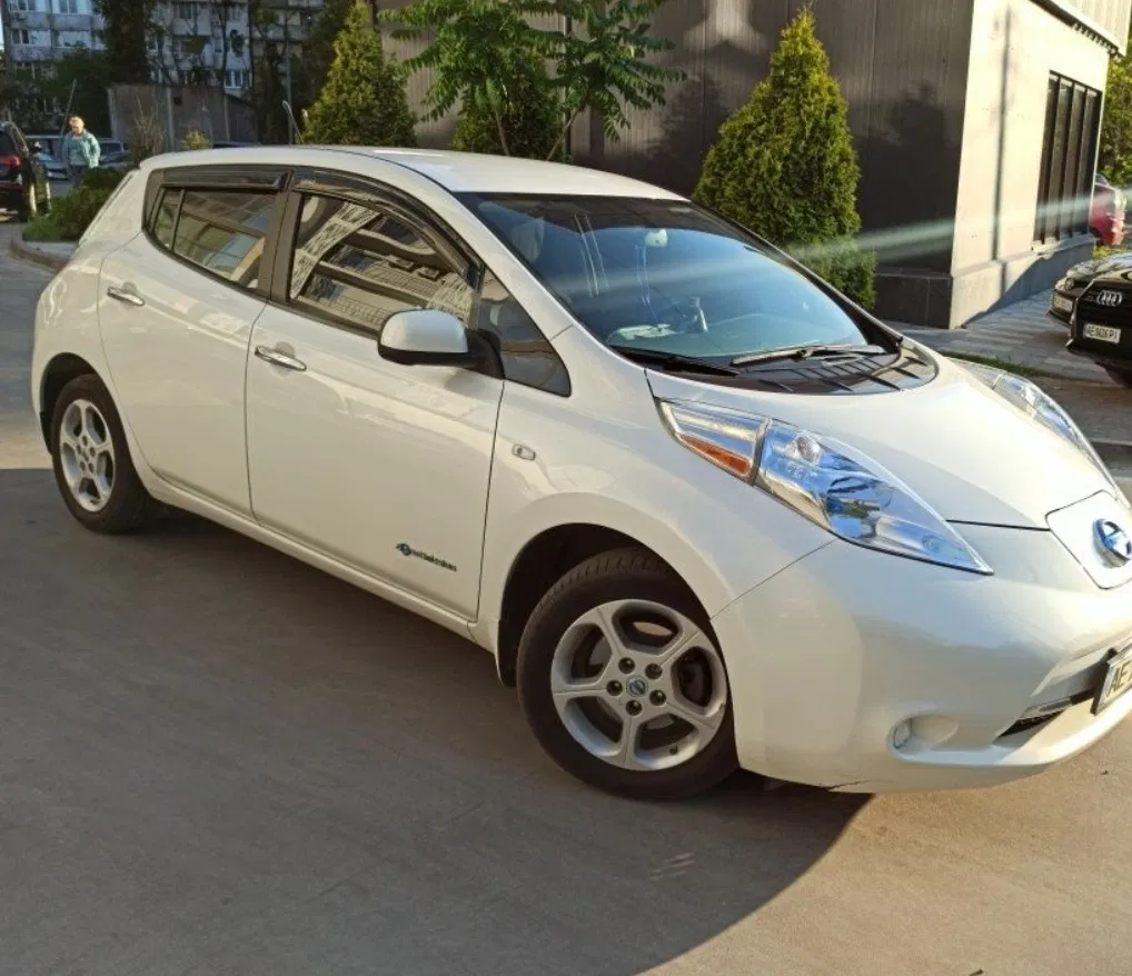 Фото 2014 Nissan Leaf