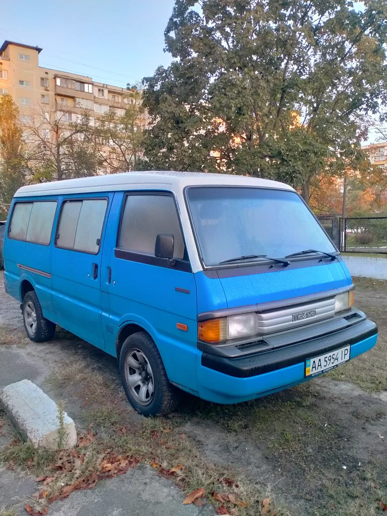 Фото 1995 Mazda E 2000,2200 Bus