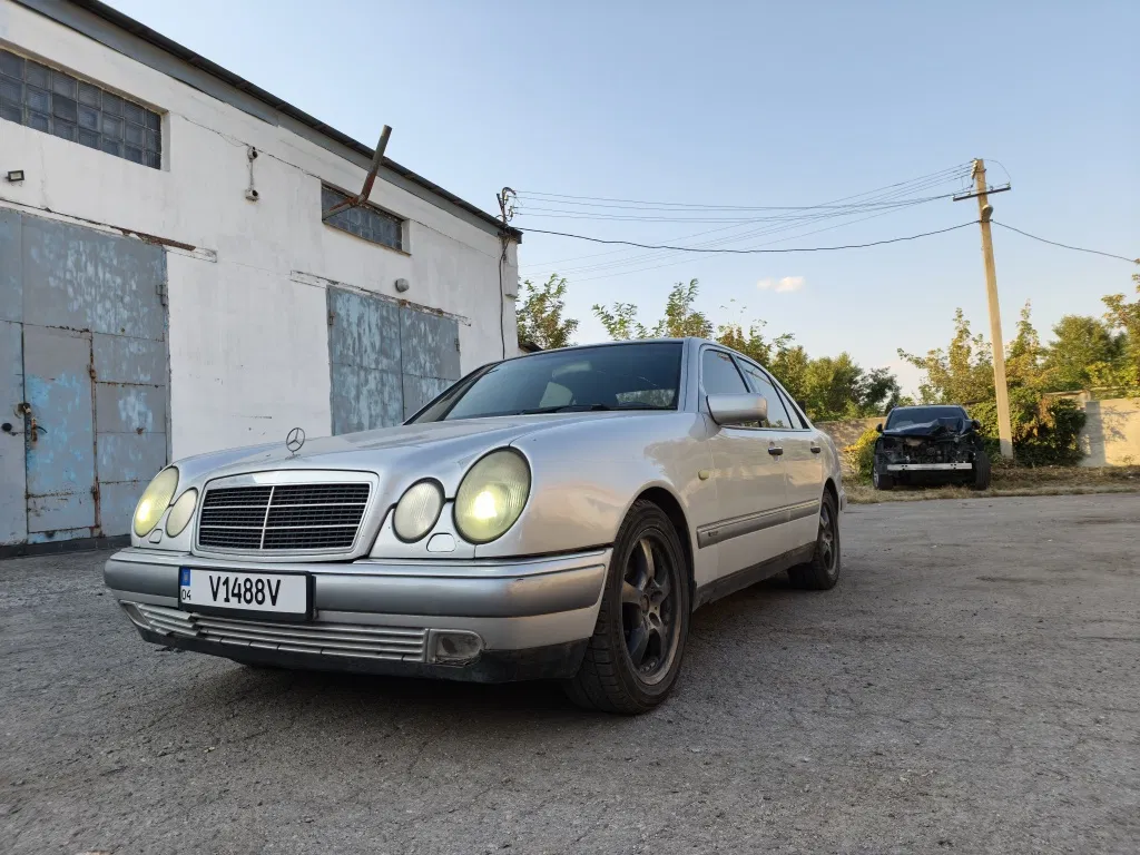 Фото 1999 Mercedes-Benz 200