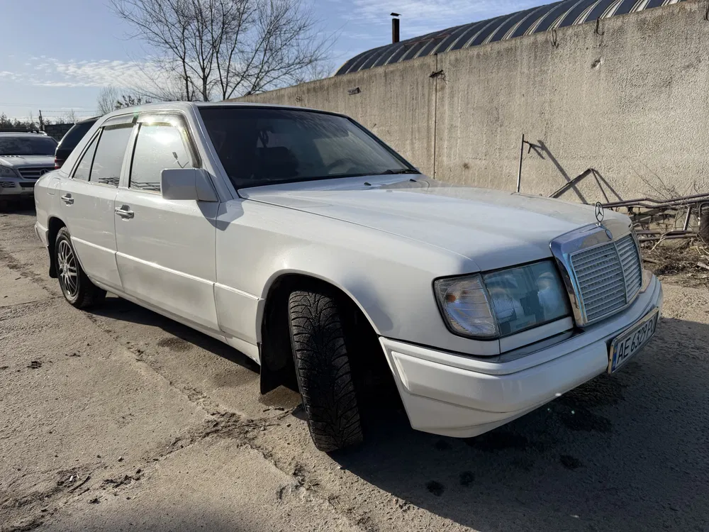 Фото 1988 Mercedes-Benz W124