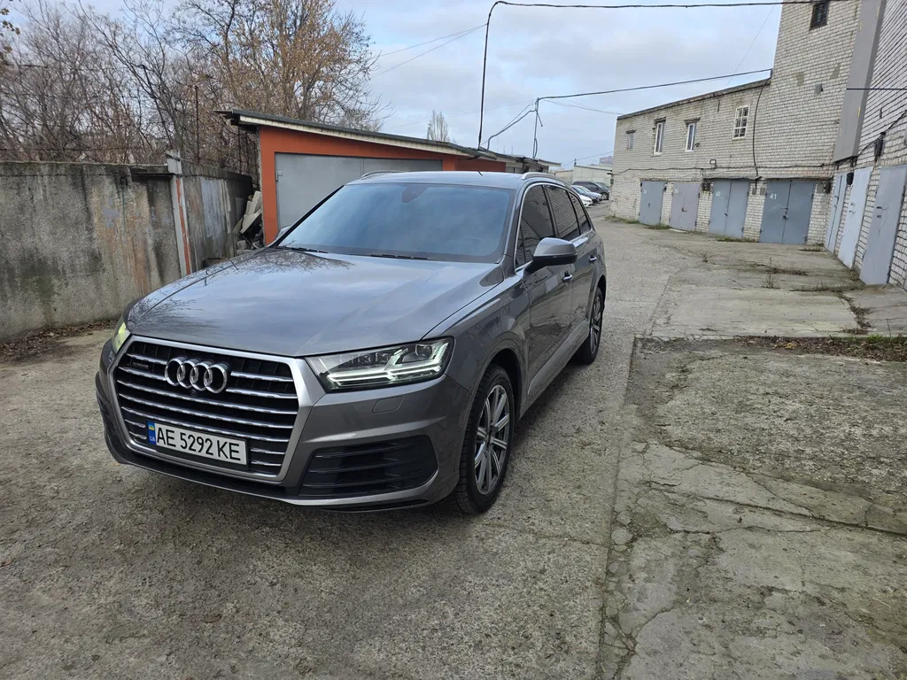 Фото 2017 Audi Q7