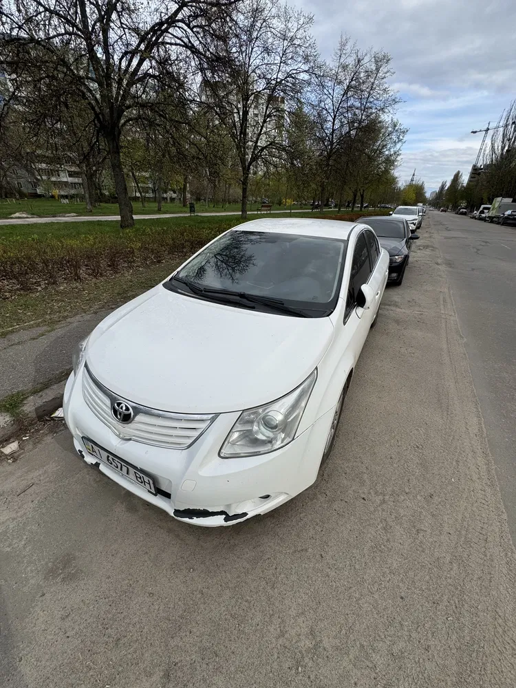 Фото 2011 Toyota Avensis