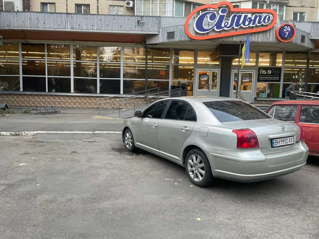 Фото 2003 Toyota Avensis