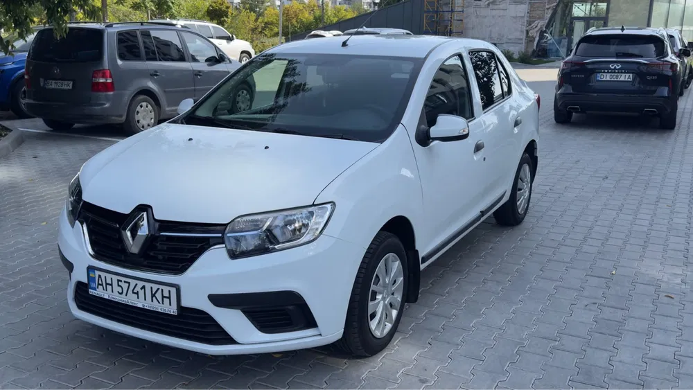 Фото 2018 Renault Logan