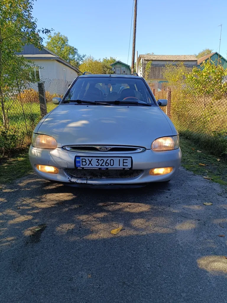Фото 1997 Ford Escort