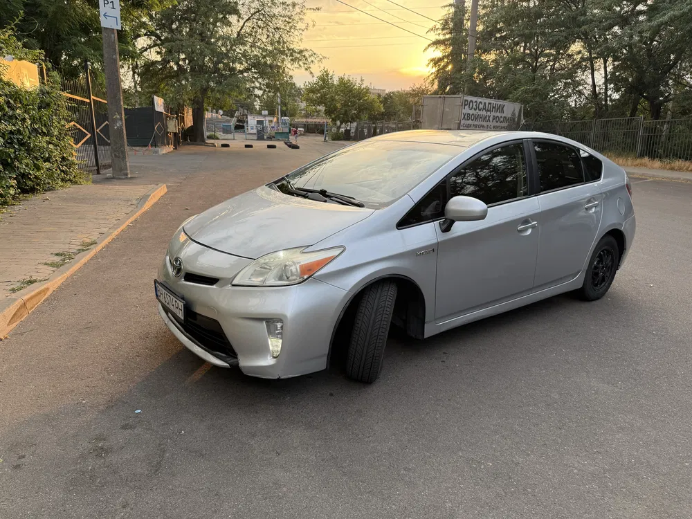Фото 2012 Toyota Prius