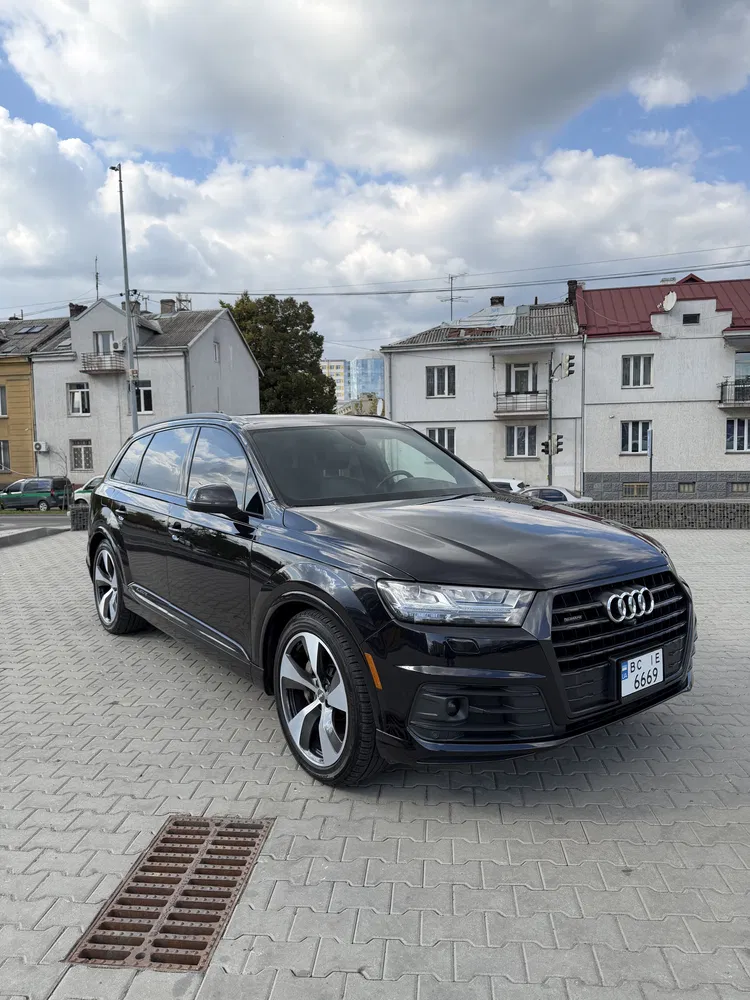 Фото 2017 Audi Q7