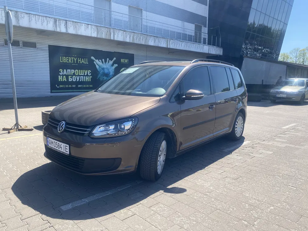 Фото 2011 Volkswagen Touran