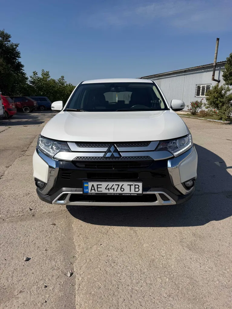Фото 2021 Mitsubishi Outlander