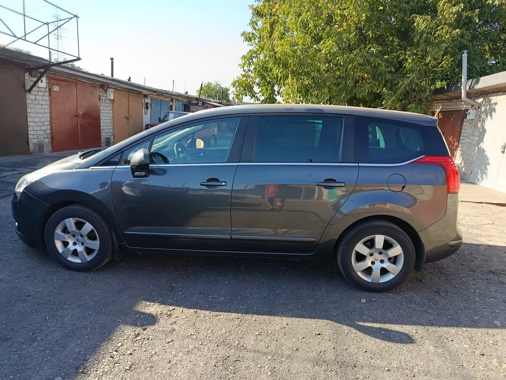Фото 2013 Peugeot 5008
