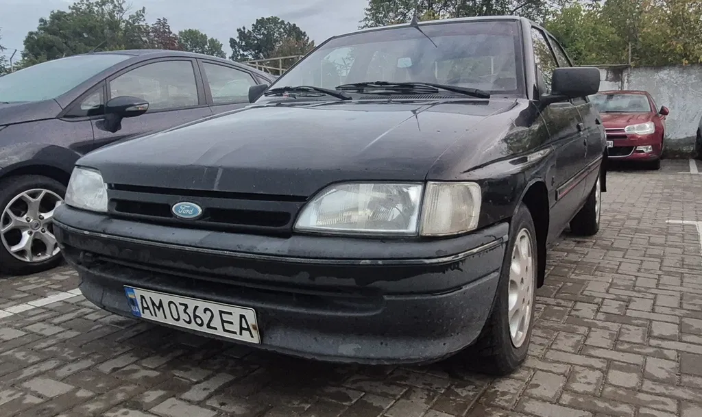 Фото 1990 Ford Escort