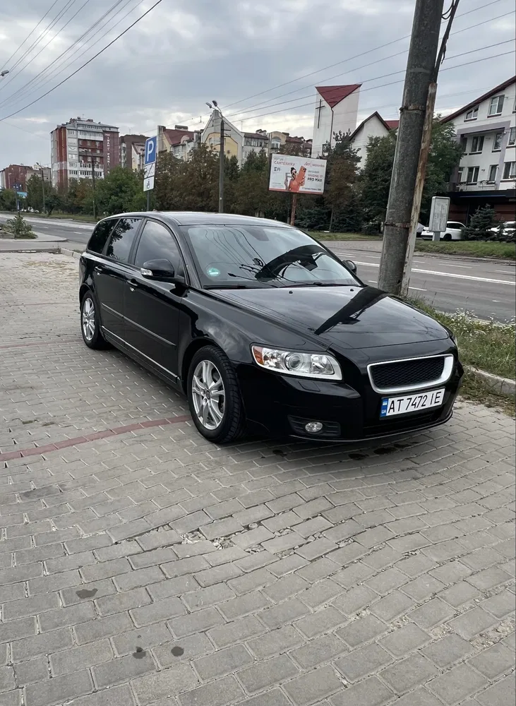 Фото 2011 Volvo V50