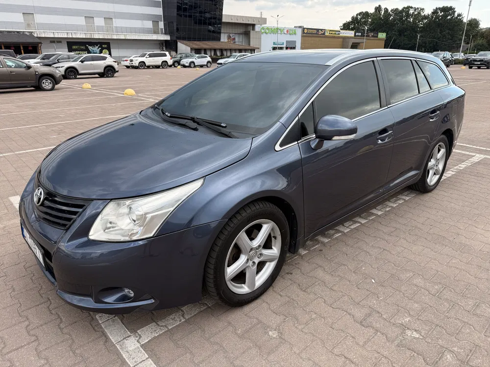 Фото 2009 Toyota Avensis