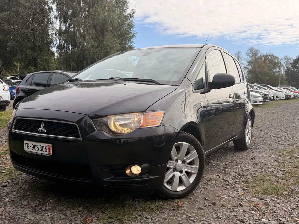 Фото 2012 Mitsubishi Colt