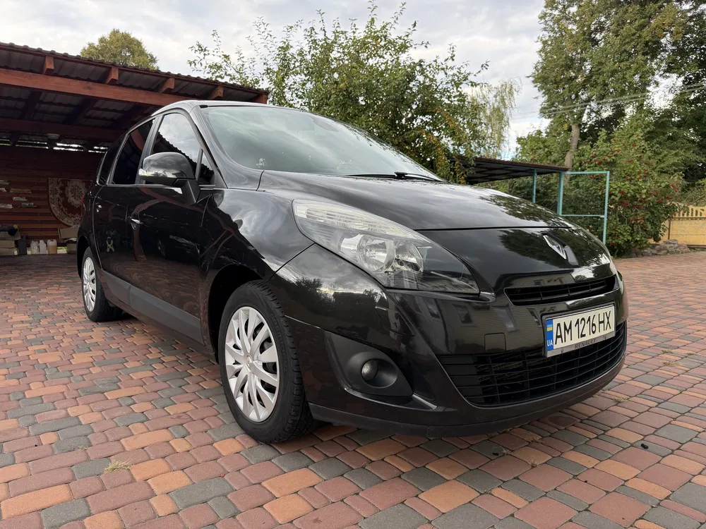 Фото 2010 Renault Grand Scenic
