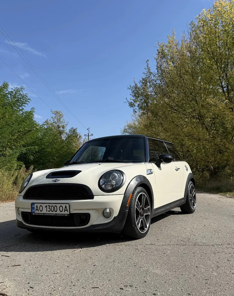Фото 2012 MINI Cooper S