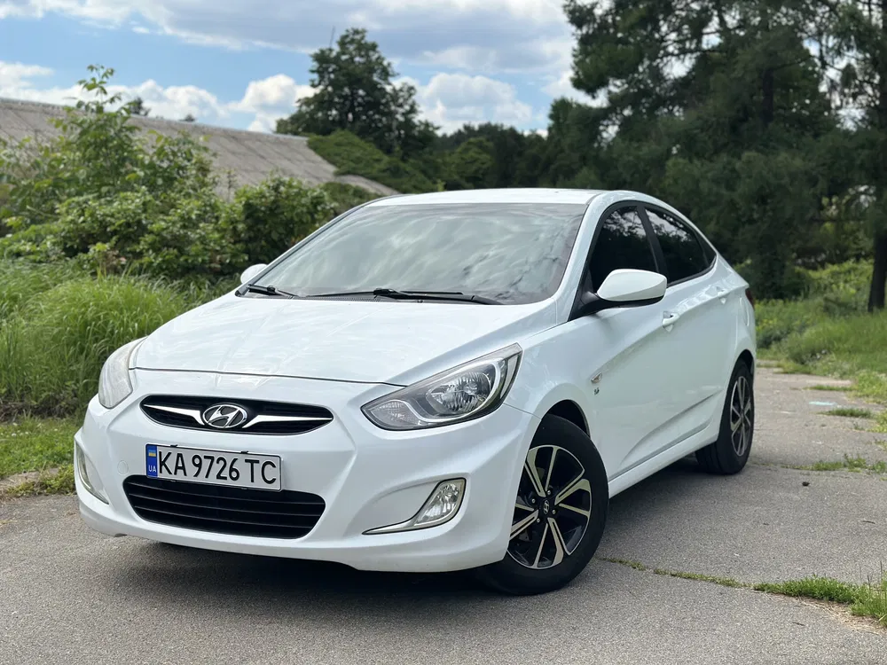 Фото 2012 Hyundai Accent