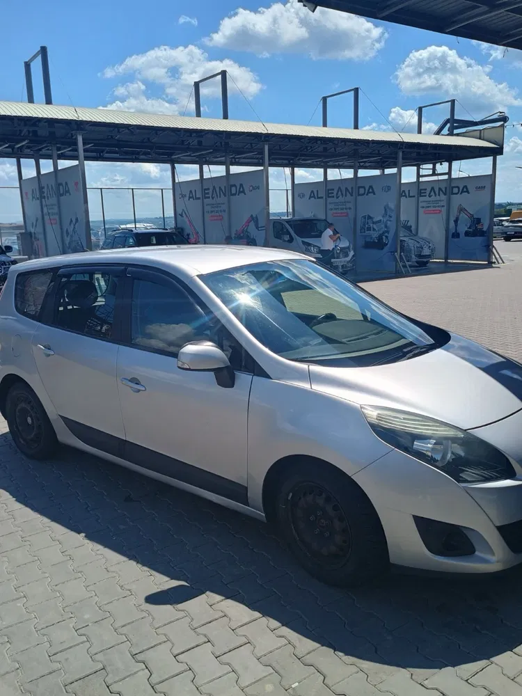 Фото 2010 Renault Grand Scenic