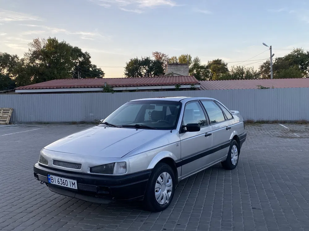 Фото 1990 Volkswagen Passat Sedan